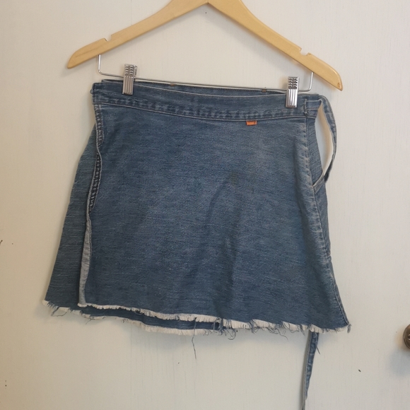 Vintage Levis denim skirt - Picture 2 of 3